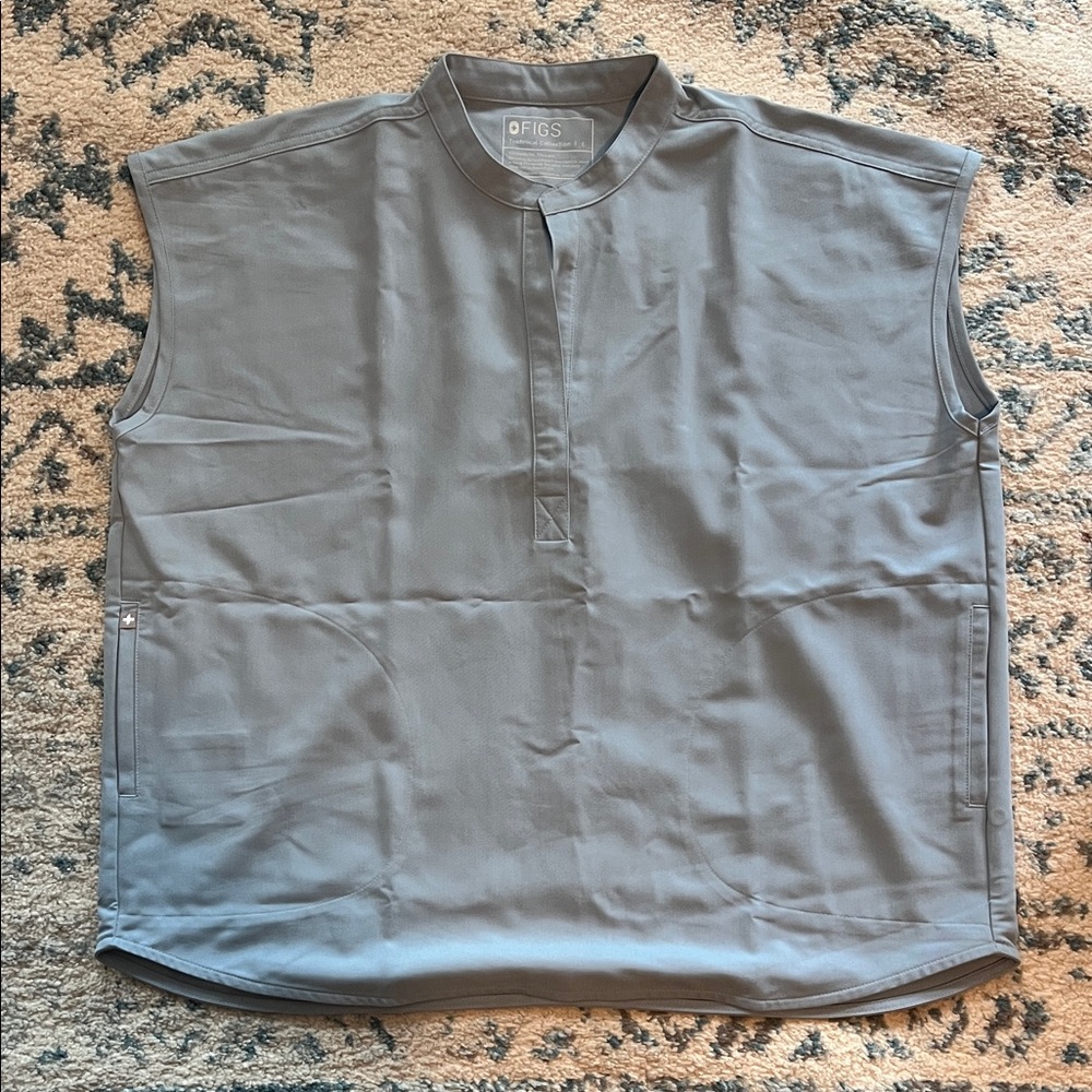 Figs Women's Rafaela Scrub Top - NWT - Size Large in DUSTY BLUE